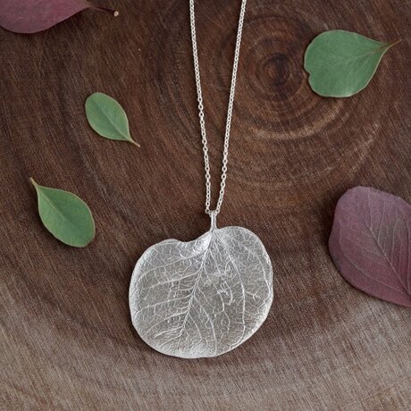 Eucalyptus leaf necklace [P073SV]の画像