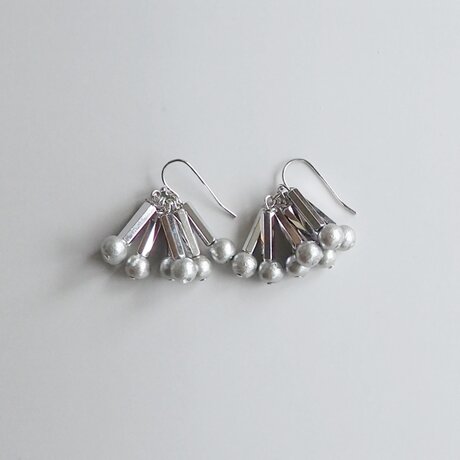 tsuntsun earrings /silverの画像