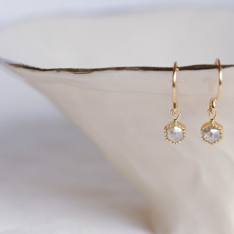 Spring Petals Diamond Earringsの画像