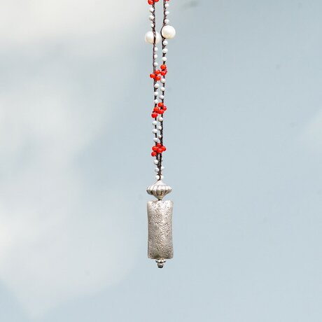 ホワイトハーツ・パール・真珠・カレンシルバー・紐・ロングネックレスの画像