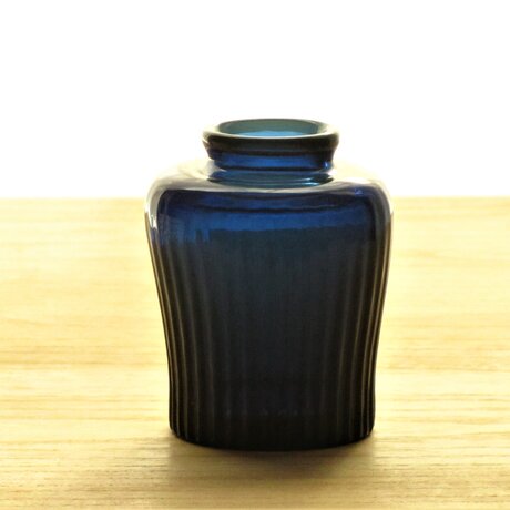 染付色しのぎ花瓶（６作目）の画像