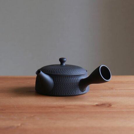 新茶を楽しむ急須、煎茶が美味しく飲める平型急須【愛知県常滑産】玉光窯さんのつくる常滑急須・横手・柄・160ccの画像