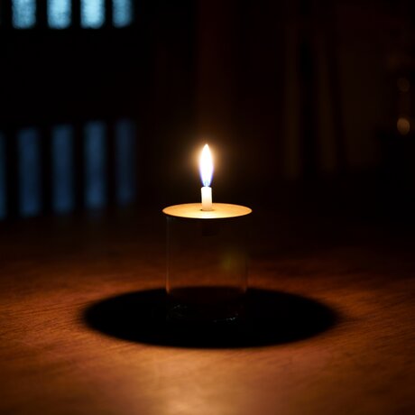 【daruma】-暗闇に浮遊する燭台-の画像