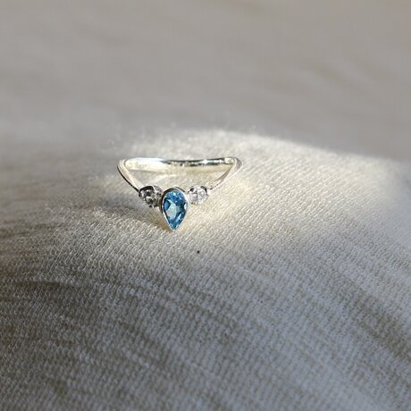 BlueTopaz and WhiteSapphire*雫の煌めき*リングの画像