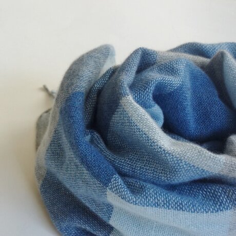 手織りカシミアストール・・青にの画像