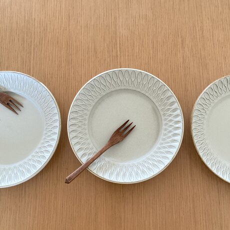 ホリホリ皿6寸(淡みどり)の画像