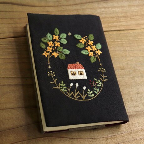 手刺繍のブックカバー『金木犀の咲く頃』の画像