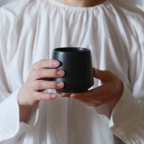 【お茶やコーヒー、スープにも】富士山型湯呑み・200cc・黒の画像