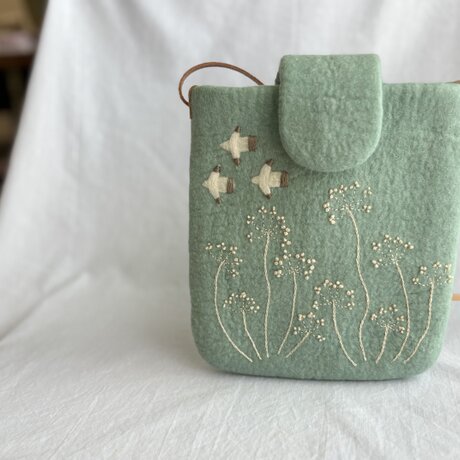 羊毛刺繍サコッシュ/白い鳥の森　霧