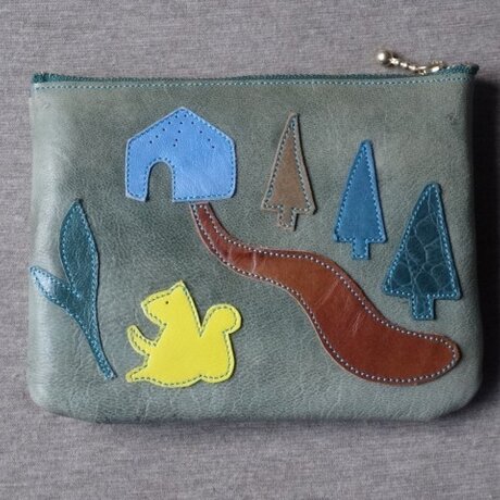 森とリスの革のミニポーチ