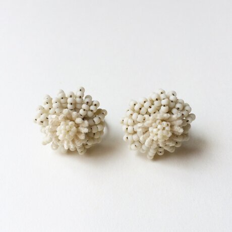 ピアス〖ほわほわお花〗(white)の画像