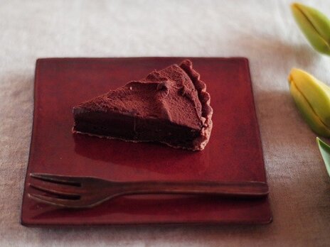 チョコレート色の板皿