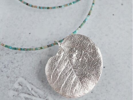 Eucalyptus leaf necklace [P073SV(NS)]
