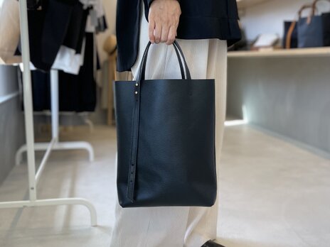 『2026再販』2WAYハンドル　A4対応 牛シュリンクレザーのトートバッグ【ブラック】