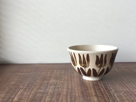 茶漬け碗　鉄絵並びチューリップ