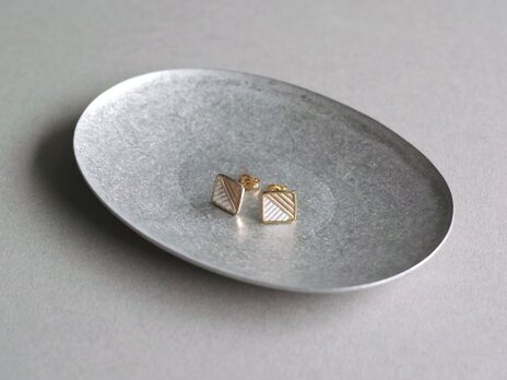 小結晶 (胡粉×ベージュ) ピアス/イヤリング