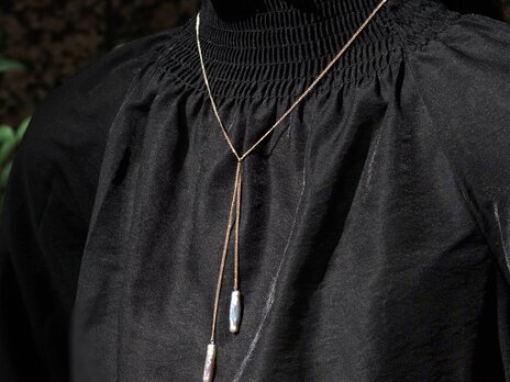 コーデ万能！ロング淡水真珠とサージカルステンレスのY字ネックレス　～Hanaの画像