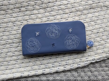 刺繍革財布『Sora ni tori』はなだBLUE（牛革）ラウンドファスナー型☆Slimタイプ☆