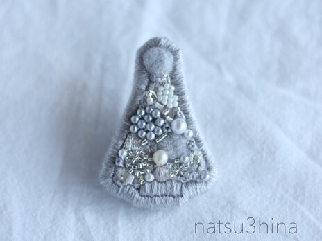 クリスマスツリー　ブローチ