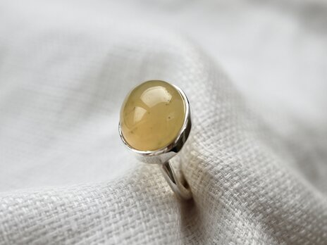 [不思議の国の玉子yellow opal]ringの画像