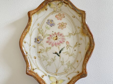 豆皿　蝶と小さい花たち