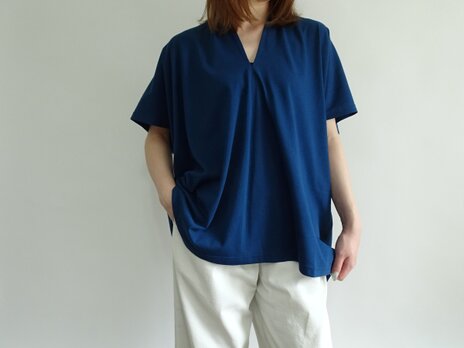 大人の夏服／スリットネック天竺プルオーバー＜ニュアンスブルー＞の画像