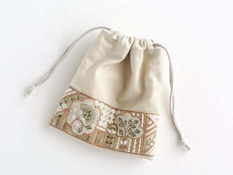 インド刺繍リボンのミニ巾着　ライトベージュ