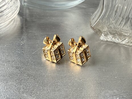 PA441-【 AVON 】エイボン・ヴィンテージピアス  Holiday Gift BOX Rhinestone