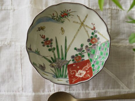 菖蒲の花咲く輪花なます皿
