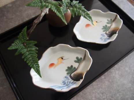 飛鶴日の出松吉祥紋図菱形皿二枚組　お正月　お節句