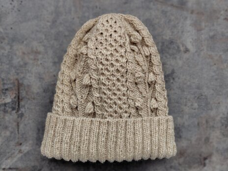 Hand-knitted Cuffed Beanie / 木の実