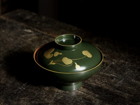 蓮の葉と垂纓 ◆緑で素敵。時代物　漆芸蒔絵蓋付椀　古漆器　骨董・antiques 古道具　大正〜昭和初期