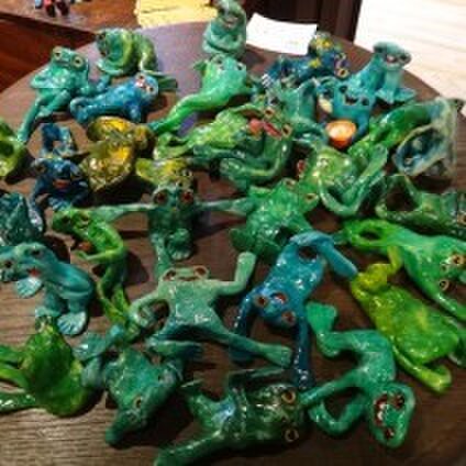 カエルフィギュア ハイヒールレディ | iichi 日々の暮らしを心地よく