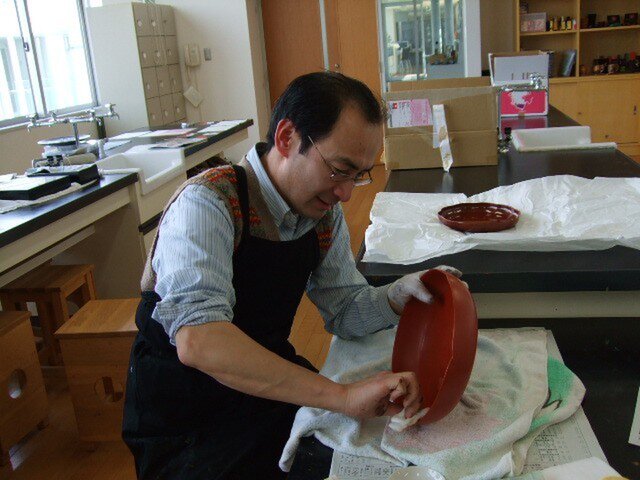 欅蘇芳染拭漆平皿 | iichi 日々の暮らしを心地よくする