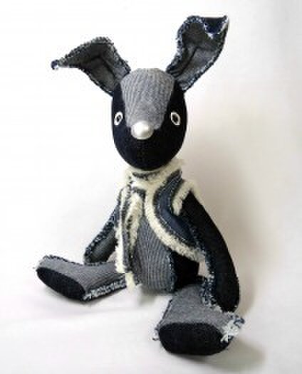 デニムのぬいぐるみ「ディンゴ」藍色濃いめの色 | iichi 日々の暮らし