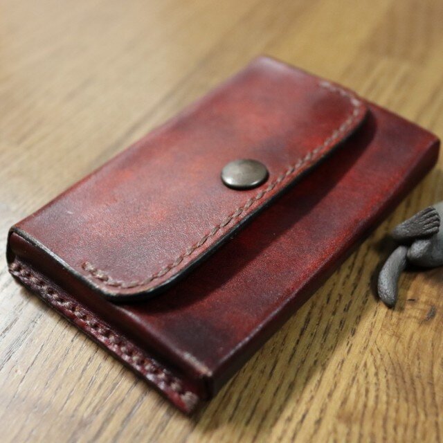 送料無料】【名入れ可】手染めの本革パスケース・ストラップ付き【黄茶