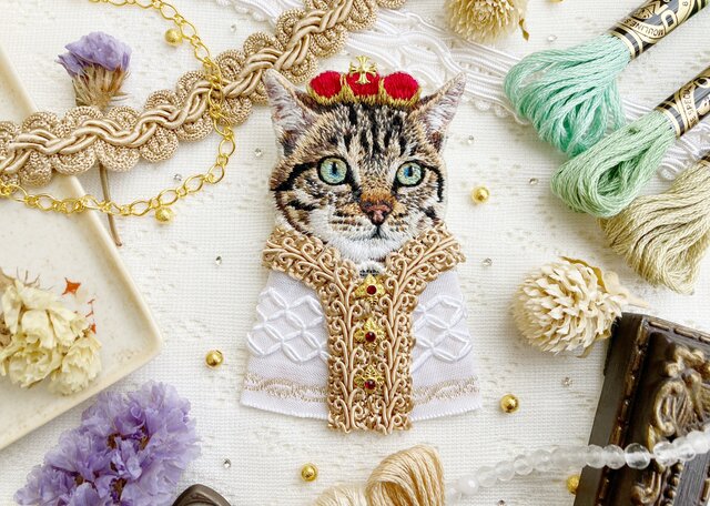 高貴なお猫様刺繍ブローチ21 | iichi 日々の暮らしを心地よく