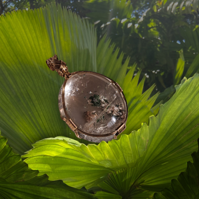 女神巻き® インドネシア産アンダラクリスタル クリアレッド ペンダント