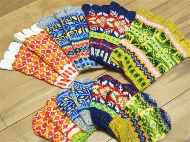 手紡ぎ毛糸の模様編みニット帽【赤紫系】 | iichi 日々の暮らし 手紡ぎ毛糸の模様編みニット帽【赤紫系】 | iichi 日々の暮らし