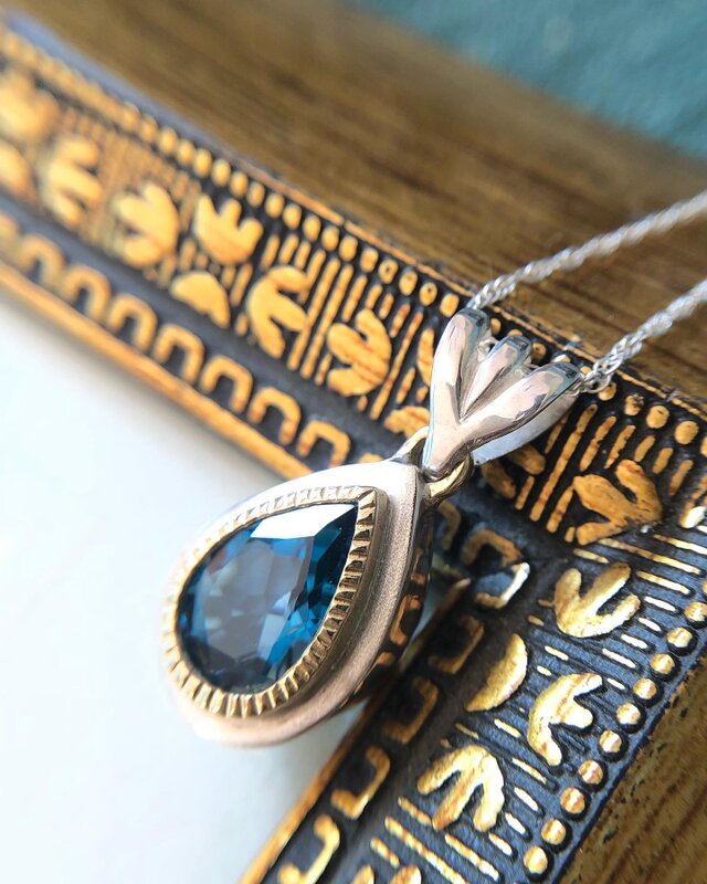 水滴のような上質アクアマリン ローマン風シルバーバングル | iichi