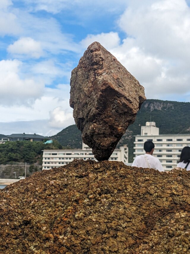 出張 石オブジェ積み上げ オーダ | iichi 日々の暮らしを心地よくするハンドメイドやアンティークのマーケットプレイス