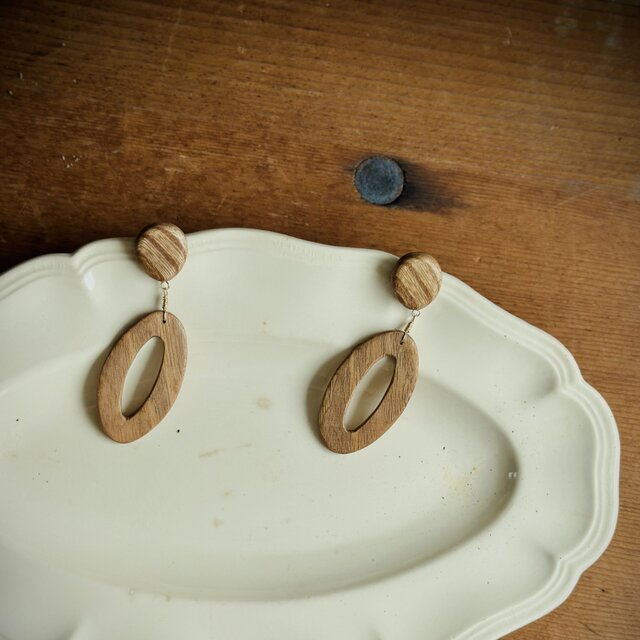 天然木ピアス｜ケヤキ×クルミ 揺れる木のアクセサリー｜Velvet tree