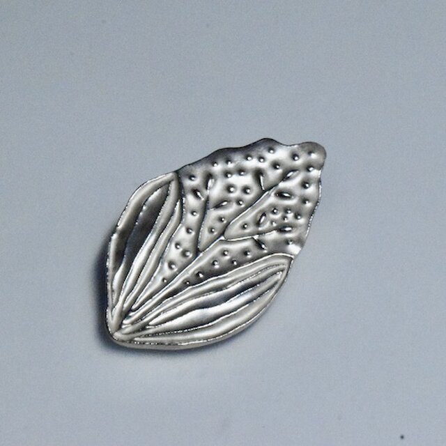 AKI KASARAブローチ 展