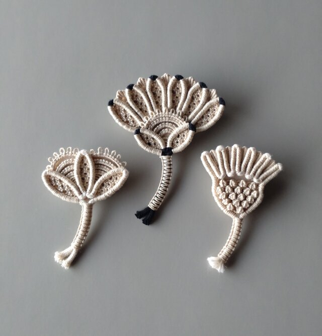 「糸で作る文様　マクラメレースのアクセサリー」