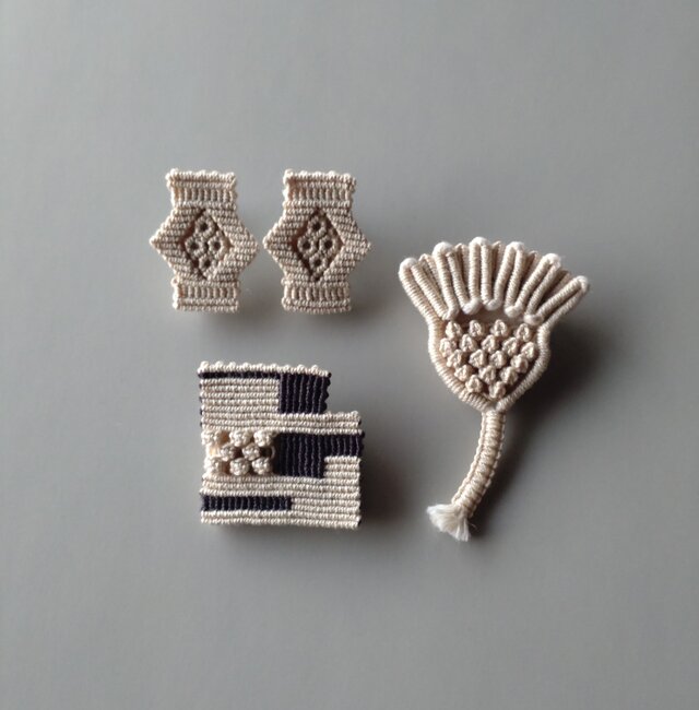 「糸で作る文様　マクラメレースのアクセサリー」