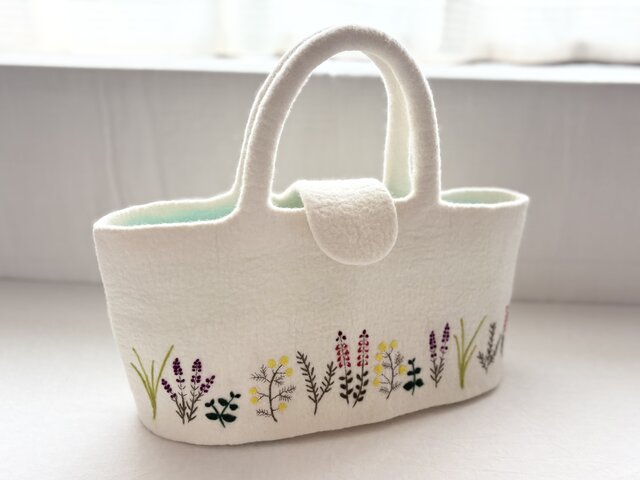大人可愛い羊毛刺繍バックと小物たち