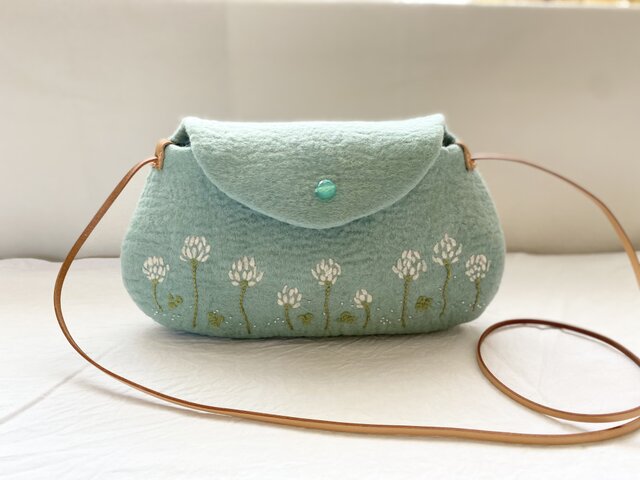大人可愛い羊毛刺繍バックと小物たち