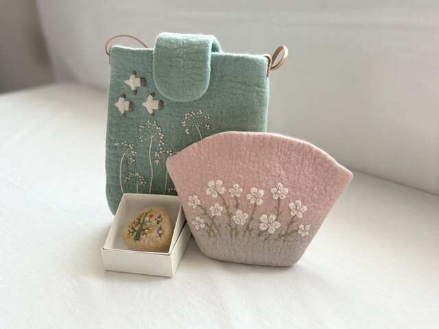 フェルト作家の大人可愛い羊毛刺繍バックと小物たち