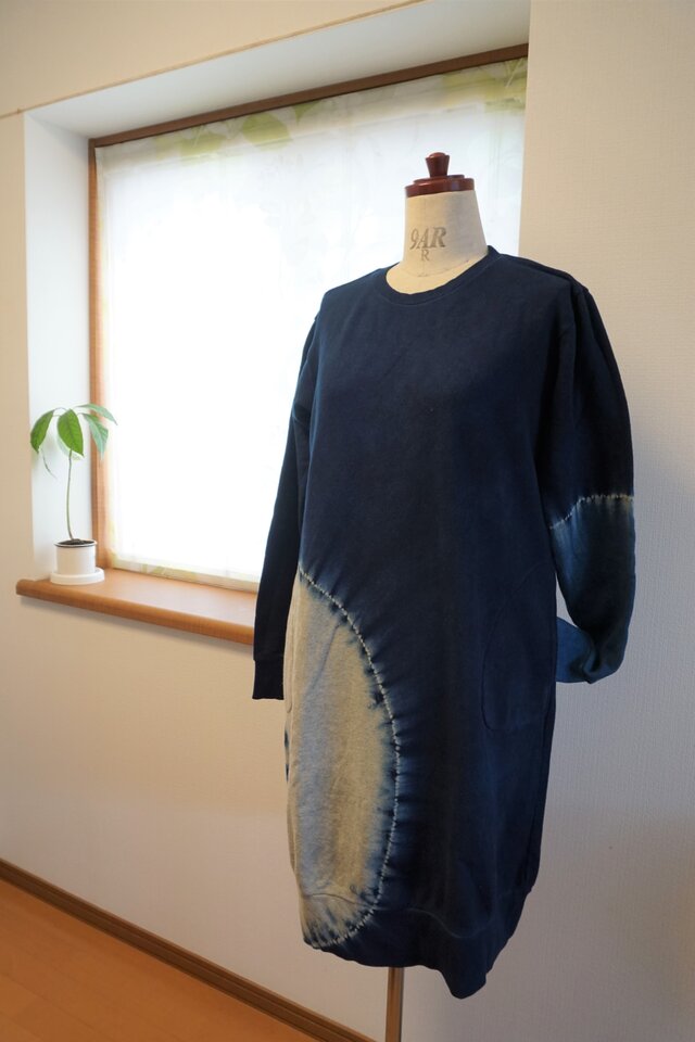 yohakuの服 、坂由香里の藍染の服