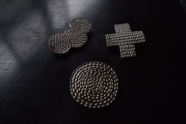 AKI KASARA銀彩ブローチ展『小さな夢のカタチ』